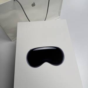 Apple Vision Pro 256GB, Solo Knit Band - M, Dual Loop Band - M, Light Seal - 21W
