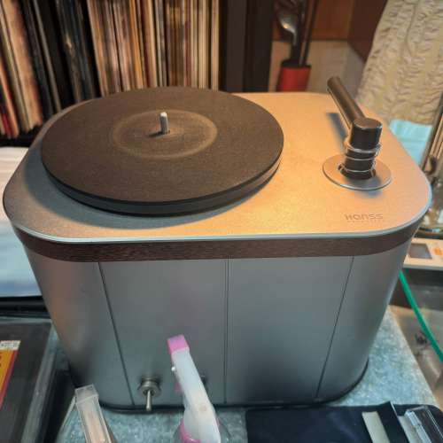 本港收送黑膠唱片及清洗服務