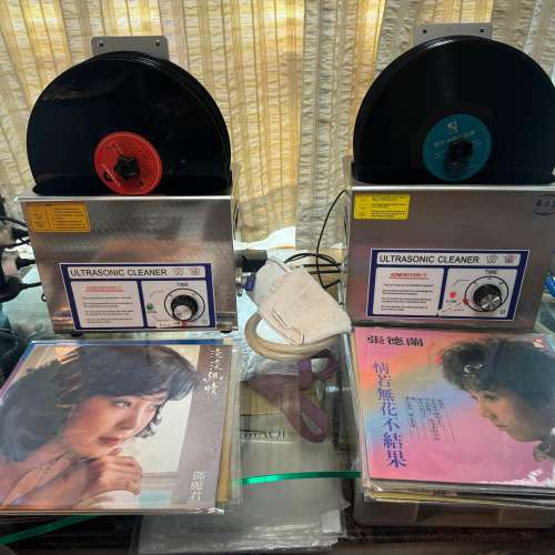 本港收送黑膠唱片及清洗服務