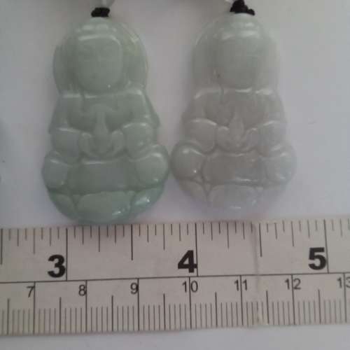 一手五個A玉吊咀連26寸繩頸鏈,包括一寸佛公/貔貅，1.5寸觀音如照片顯示。五個共售3...