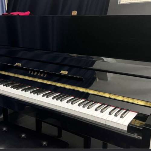 Yamaha piano YE121