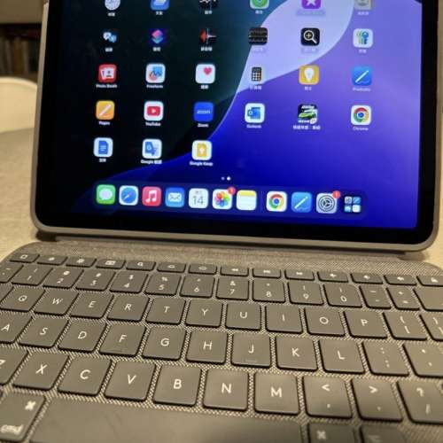 Ipad Air 6 11吋 128gb WiFi  籃色+LOGI keyboard ,Apple Pencil pro電池健康96 歡...