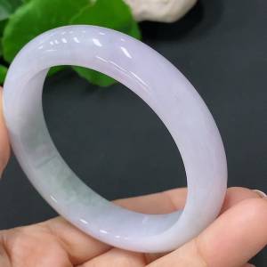 天然A玉 尺寸：53.5*12.2*8 淺粉紫色手軛 底子細膩 十紫九粗 這個很難得了【售出非...