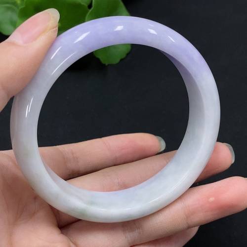 天然玉石紫羅蘭福鐲，圈口58，濃郁紫羅蘭色，見光不失色～無可見紋裂，玉質細膩，完...