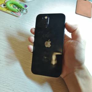 iPhone 13 512G ，電池效能92 %，換機放售，已貼上原裝鋼化Mon及贈送全新手機套。