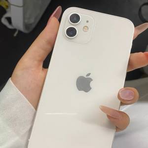 Apple iPhone 12 256G，使用流暢。