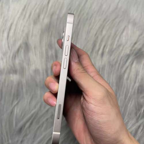 iPhone 13 512G ，電池效能92 %，換機放售，已貼上原裝鋼化Mon及贈送全新手機套。