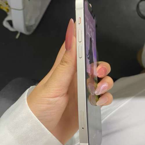 Apple iPhone 12 256G 6.1寸大螢幕，功能全部正常運作，電池效能100 %，電池良好，...