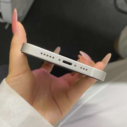 Apple iPhone 12 256G 6.1寸大螢幕，功能全部正常運作，電池效能100 %，電池良好，...