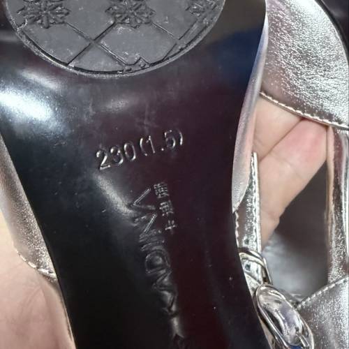 37碼高踭鞋閃石