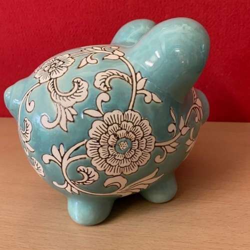 凹凸花紋圖案 ( 全新 ) 瓦豬錢罌 , 高18 長22 闊16 (cm)