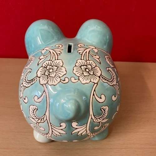 凹凸花紋圖案 ( 全新 ) 瓦豬錢罌 , 高18 長22 闊16 (cm)