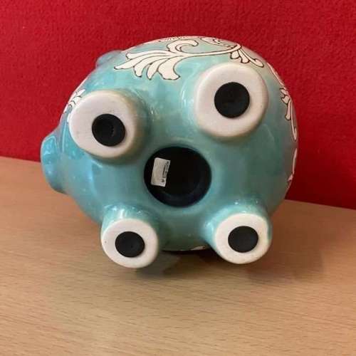 凹凸花紋圖案 ( 全新 ) 瓦豬錢罌 , 高18 長22 闊16 (cm)