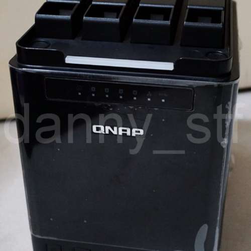 問題機 QNAP 4-Bay NAS TS-453B Mini 威聯通四盤位網絡存儲器 跟兩個Toshiba 東芝 ...