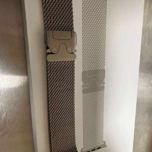 Apple Watch 46mm Titanium Milanese Loop