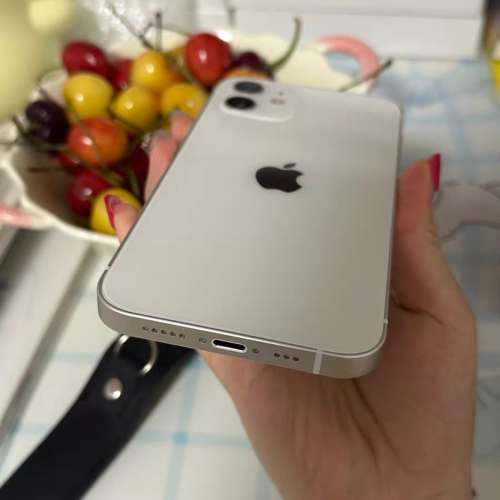 Apple iPhone 12 256G 6.1寸大螢幕，功能全部正常運作，電池效能100 %，電池良好，...
