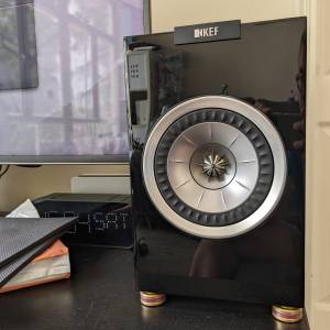 Kef R100 bookshelf speakers