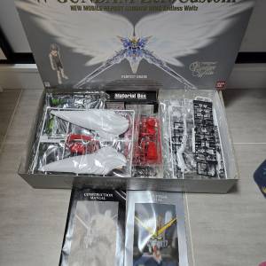 產品名稱：: 萬代PG 1/60 飛翼高達零式特裝型EW。