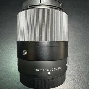 [接近全新] Sigma 30mm F1.4 DC DN (Fuji X mount) - 行貨有保2028年