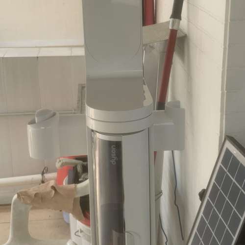 Dyson 吸塵機 Cyclone V10 Dok™ 座地式設計收納架 + 5個配件 清屋出售HK$200.00