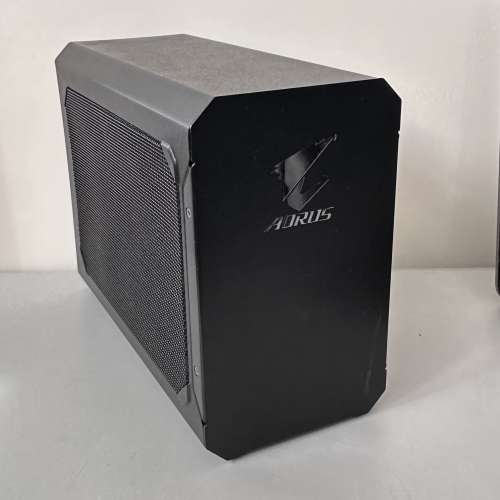 技嘉Aorus gaming box 內建高效能 Geforce  GTX 1070 8GB