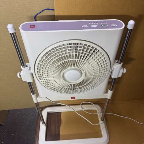 KDK  坐地鴻運扇，九成新，乾淨全正常。
