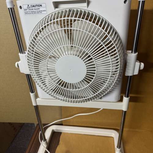 KDK  坐地鴻運扇，九成新，乾淨全正常。