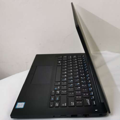 13.3" Latitude 7390 Dell 16g ram 256g SSD 1920x1080 Screen