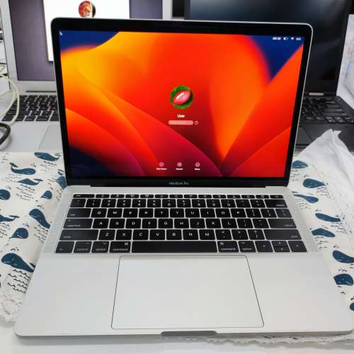 Macbook Pro 2017, 13-inch 2017 Two Thunderbolt 3 ports, two thunderbolt  type C,