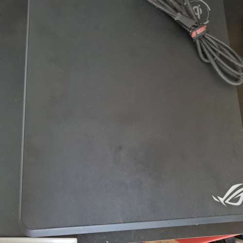 Rog balteus qi rgb gaming mousep pad 無線電競滑鼠墊