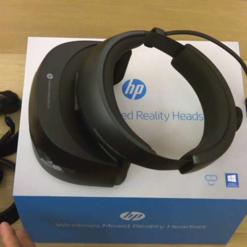 HP Windows Mixed Reality Headset + Controllers 95% new