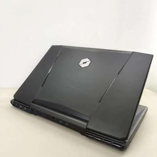 i7處理器 16G 記憶體➕2TB SSD固態硬， 4g獨顯 80多萬魯大師 功能硬件完好 多彩鍵盤...