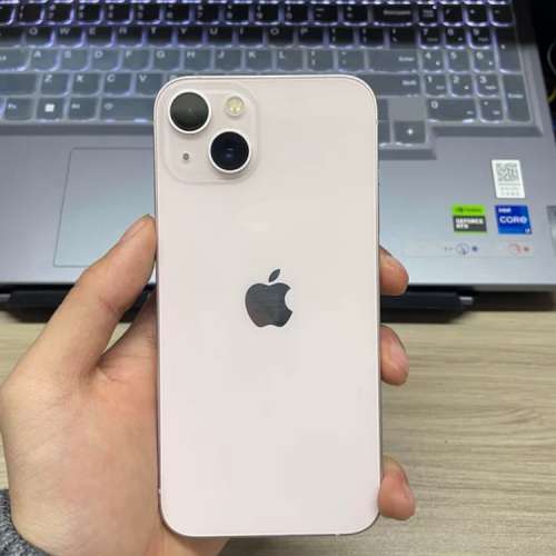 Apple iPhone 13 512G， 6.1寸大荧幕，電池效能92 ％，功能全部正常運作，已貼貴價...