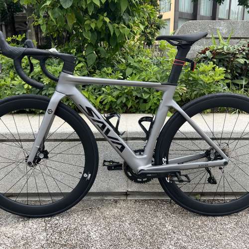 2025 SAVA A7L 24速油剎桶軸碳刀碳纖維公路車 送水架前後蛙燈