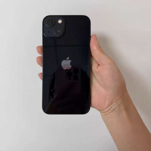 iPhone 13 512G ，電池效能92 %，換機放售，已貼上原裝鋼化Mon及贈送全新手機套。
