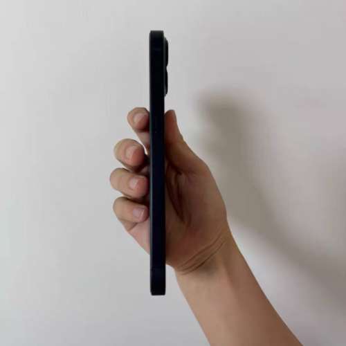 iPhone 13 512G ，電池效能92 %，換機放售，已貼上原裝鋼化Mon及贈送全新手機套。