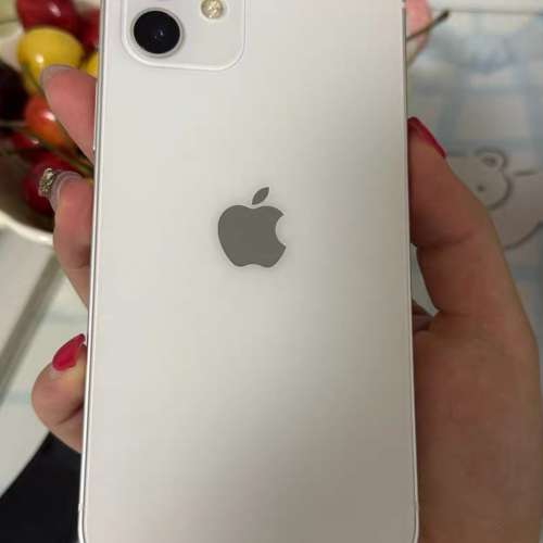 iPhone 12 256G，健康度100 ％，使用流暢。