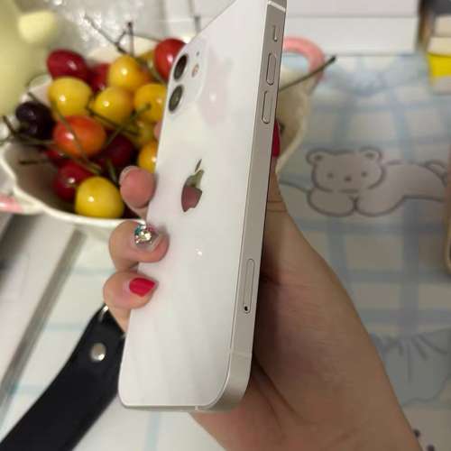 iPhone 12 256G，健康度100 ％，使用流暢。