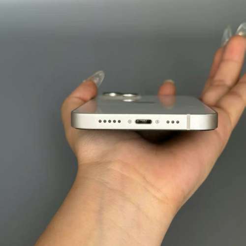 Apple iPhone 13 512G， 6.1寸大荧幕，電池效能92 ％，功能全部正常運作，已貼貴價...