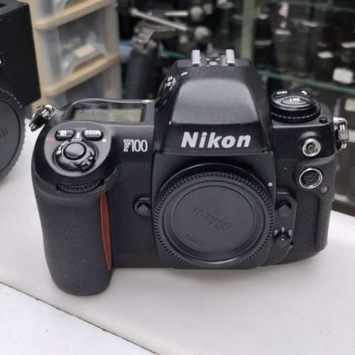 NIKON F100