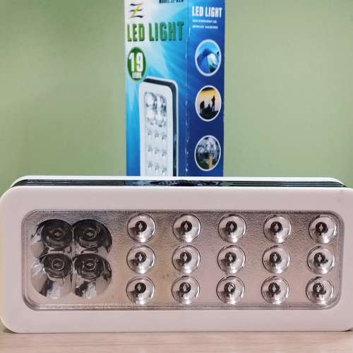 Led 強光 手提燈 電筒 .... !!