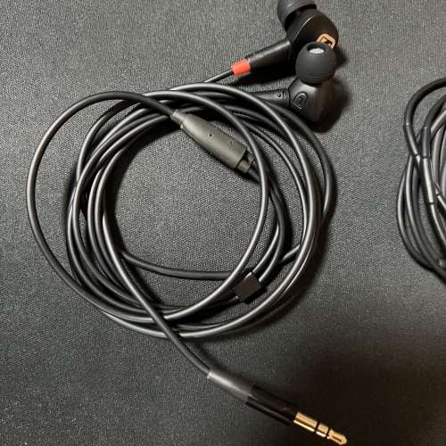 SHURE SE215 & SENNHEISER IE80S