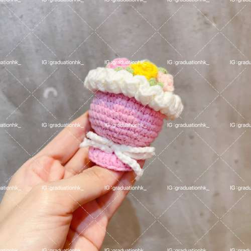 畢業公仔手拎花  同畢業公仔一齊加購，手拎花「加」$39。   只買手拎花$49.9@1。