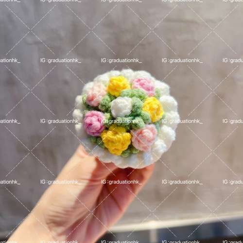 畢業公仔手拎花  同畢業公仔一齊加購，手拎花「加」$39。   只買手拎花$49.9@1。