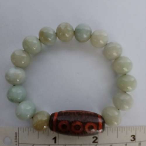 一手三條A玉/瑪瑙/樹脂手串 配上天珠，共售300元，單一條160元。no.D5.6.25