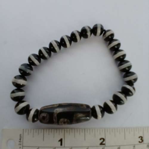 一手三條A玉/瑪瑙/樹脂手串 配上天珠，共售300元，單一條160元。no.D5.6.25