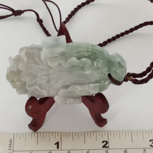 翡翠A玉發財大白菜小擺件，約2.5x1.5寸，好工 四面立體雕刻，淺紫色調帶綠，亦可以...