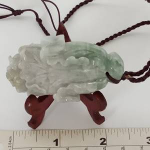 翡翠A玉發財大白菜小擺件，約2.5x1.5寸，好工 四面立體雕刻，淺紫色調帶綠，亦可以...