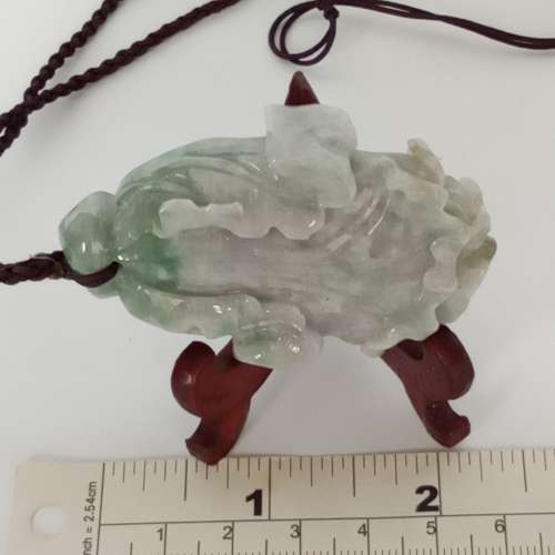 翡翠A玉發財大白菜小擺件，約2.5x1.5寸，好工 四面立體雕刻，淺紫色調帶綠，亦可以...