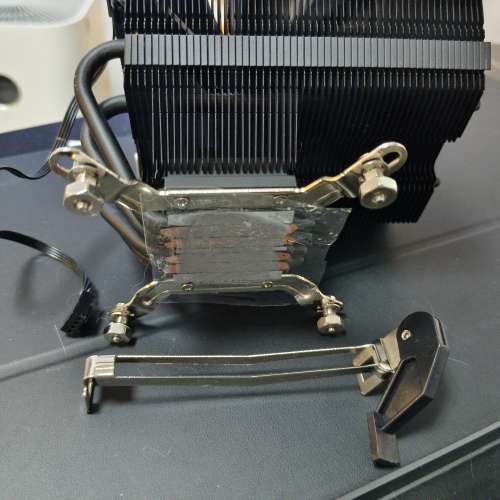 下压式4銅管CPU散熱器，有intel + amd 扣具